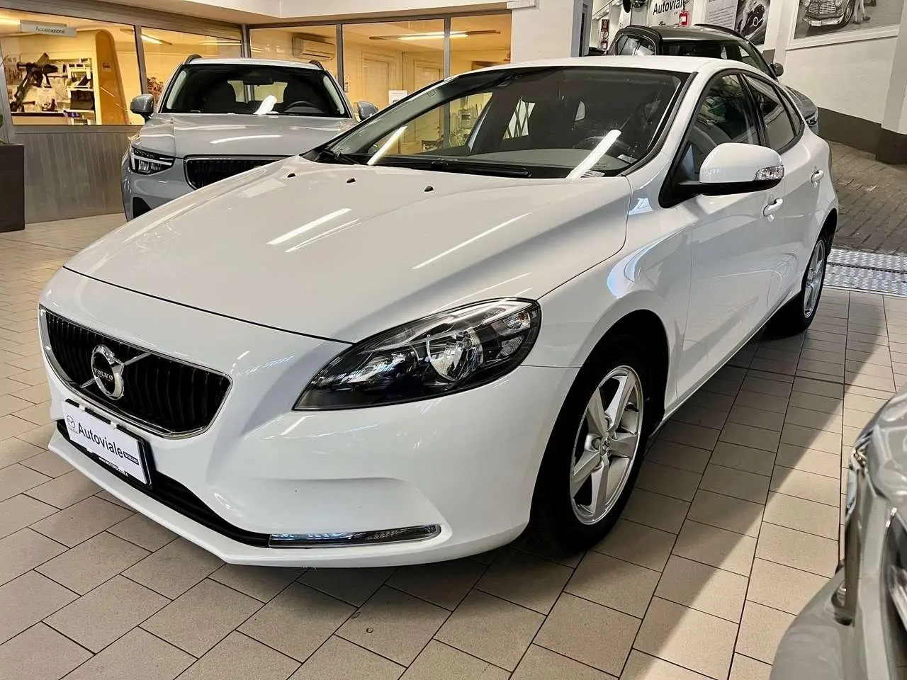 Photo 1 : Volvo V40 2018 Petrol