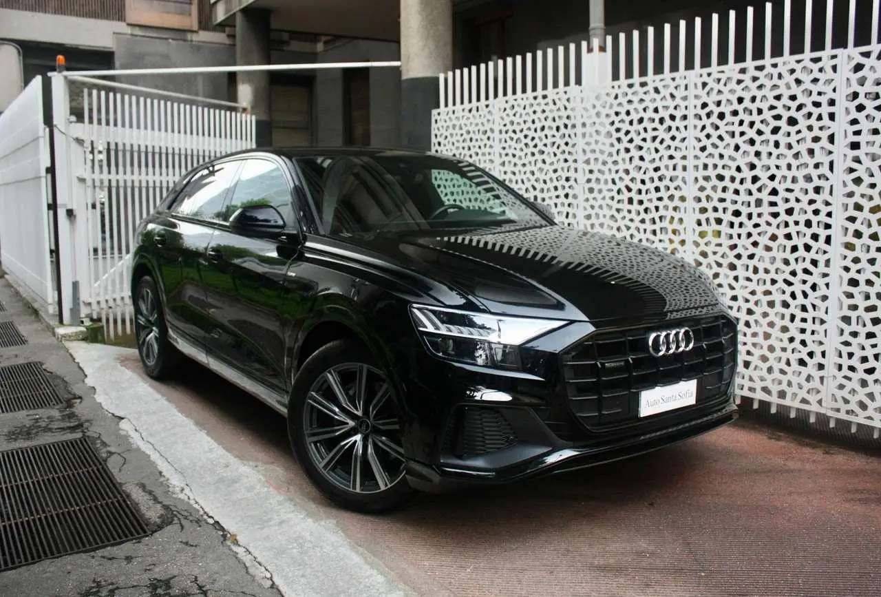 Photo 1 : Audi Q8 2021 Hybride