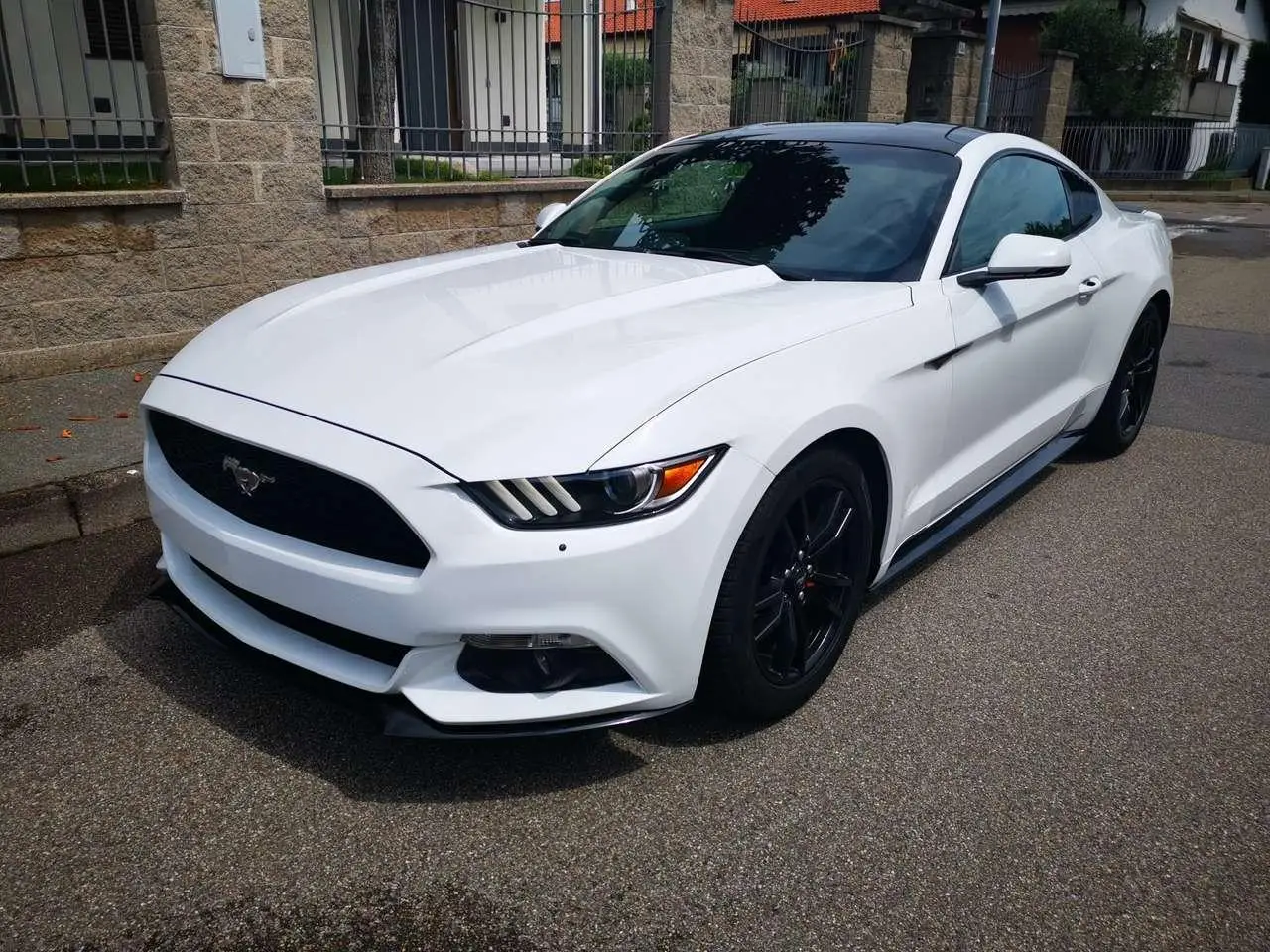 Photo 1 : Ford Mustang 2017 Essence