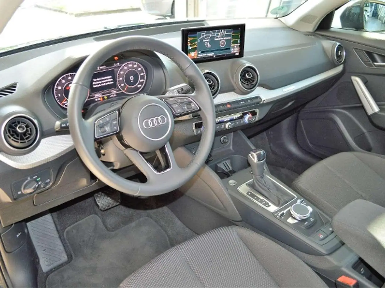 Photo 1 : Audi Q2 2022 Petrol