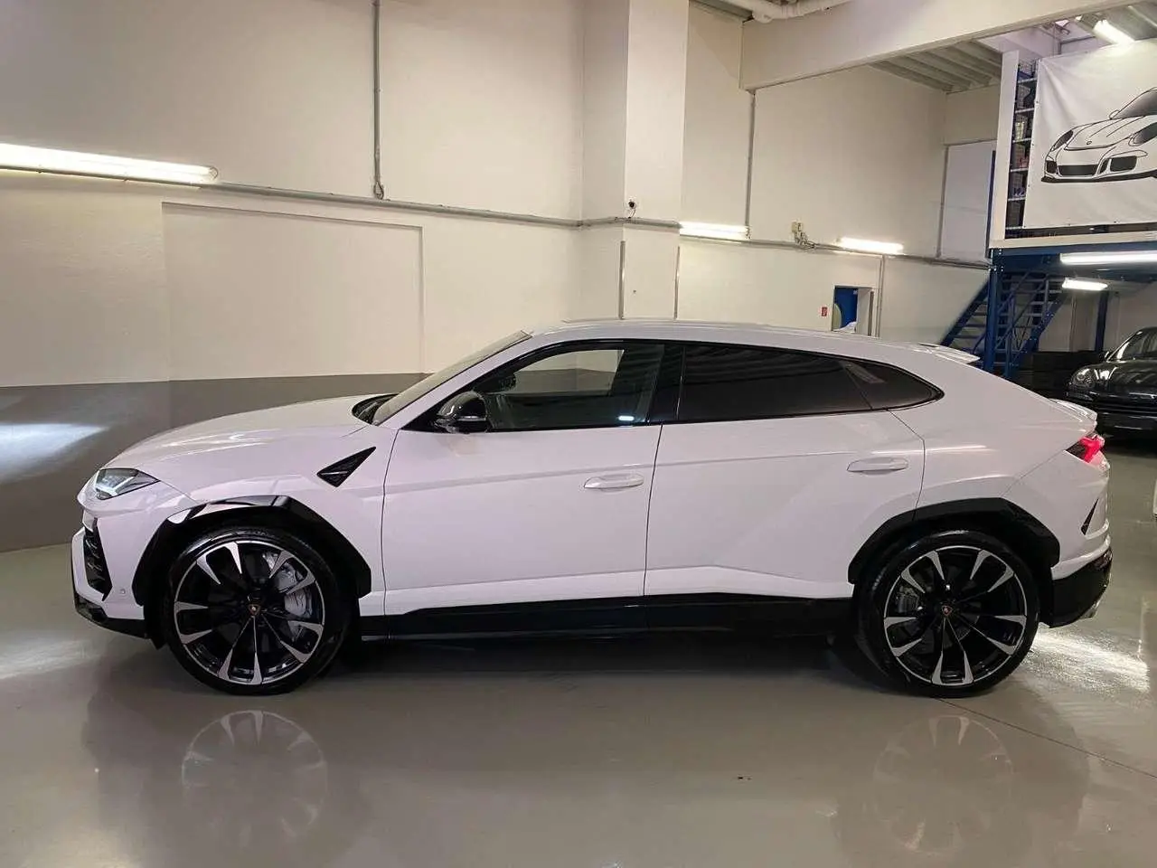 Photo 1 : Lamborghini Urus 2022 Petrol