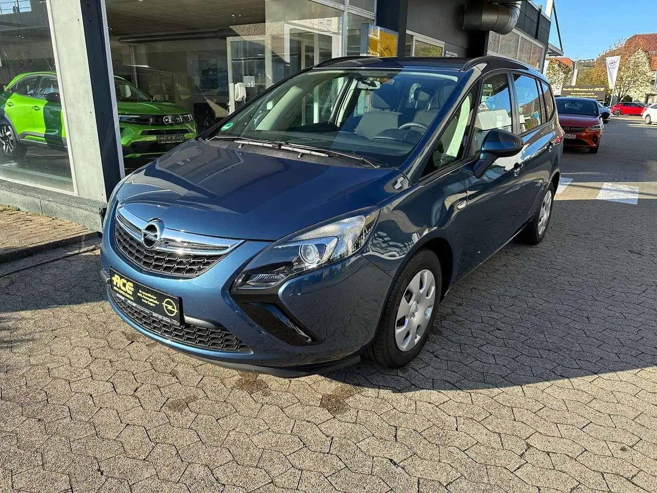 Photo 1 : Opel Zafira 2016 Petrol