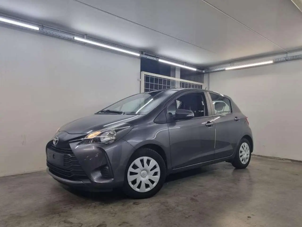 Photo 1 : Toyota Yaris 2017 Petrol