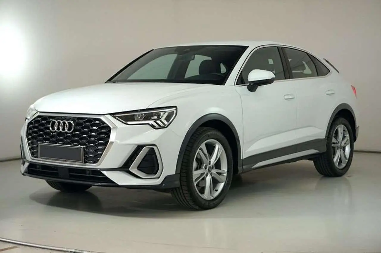 Photo 1 : Audi Q3 2023 Petrol