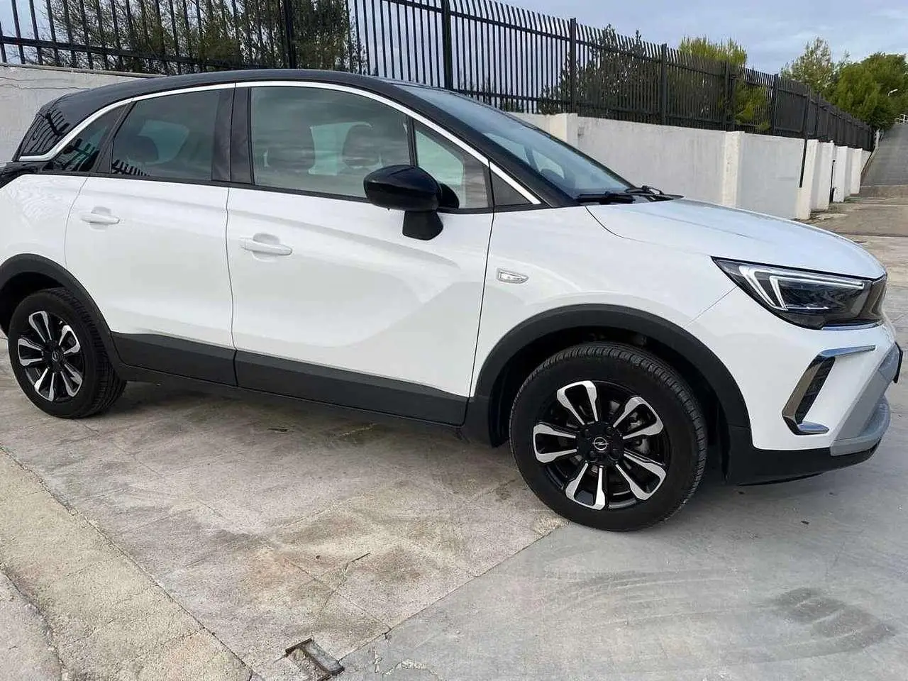 Photo 1 : Opel Crossland 2023 Diesel