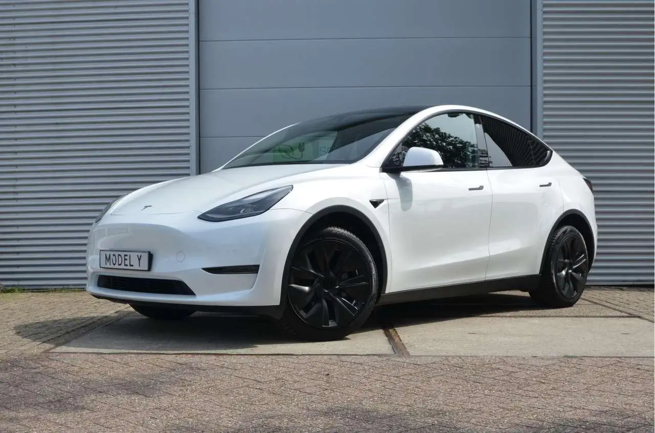 Photo 1 : Tesla Model Y 2022 Électrique