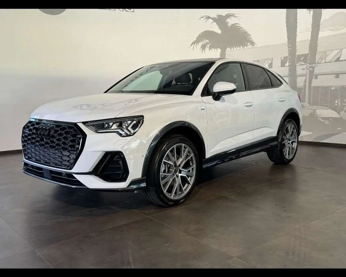 Photo 1 : Audi Q3 2024 Diesel