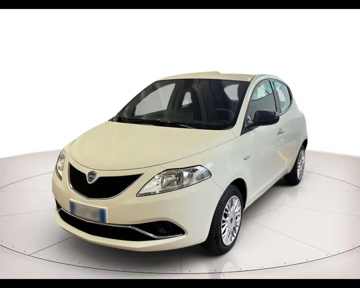 Photo 1 : Lancia Ypsilon 2017 Essence