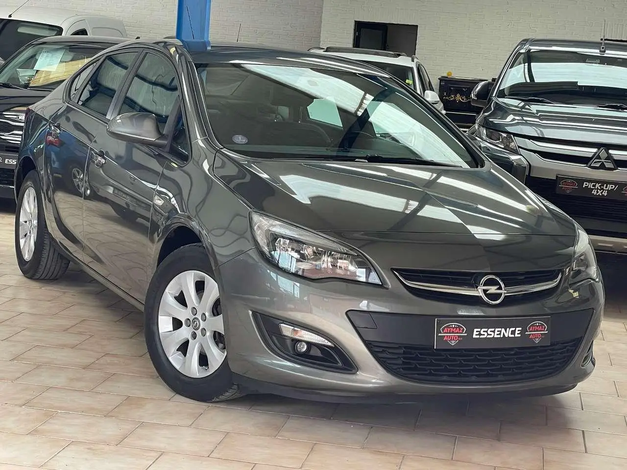 Photo 1 : Opel Astra 2018 Petrol