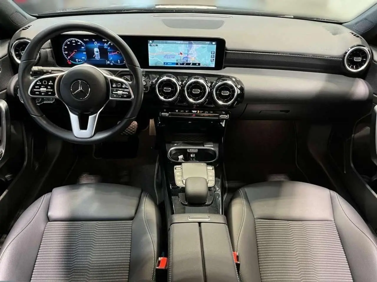 Photo 1 : Mercedes-benz Classe A 2022 Petrol