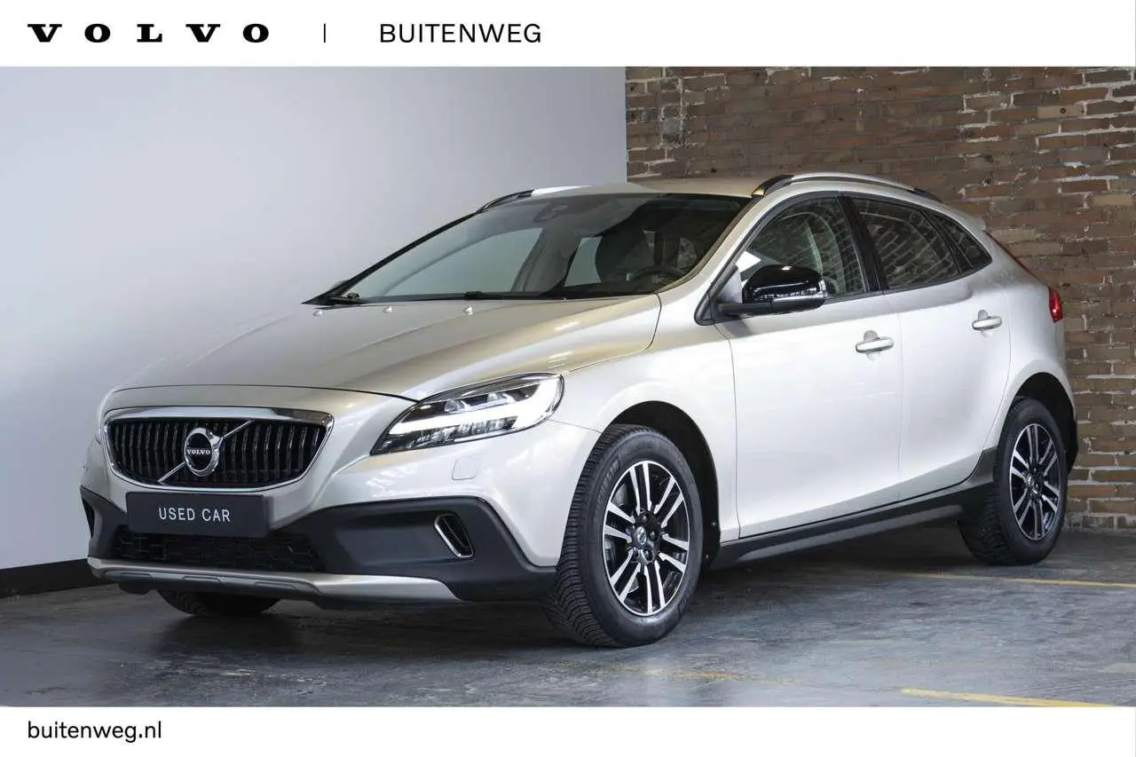 Photo 1 : Volvo V40 2016 Petrol