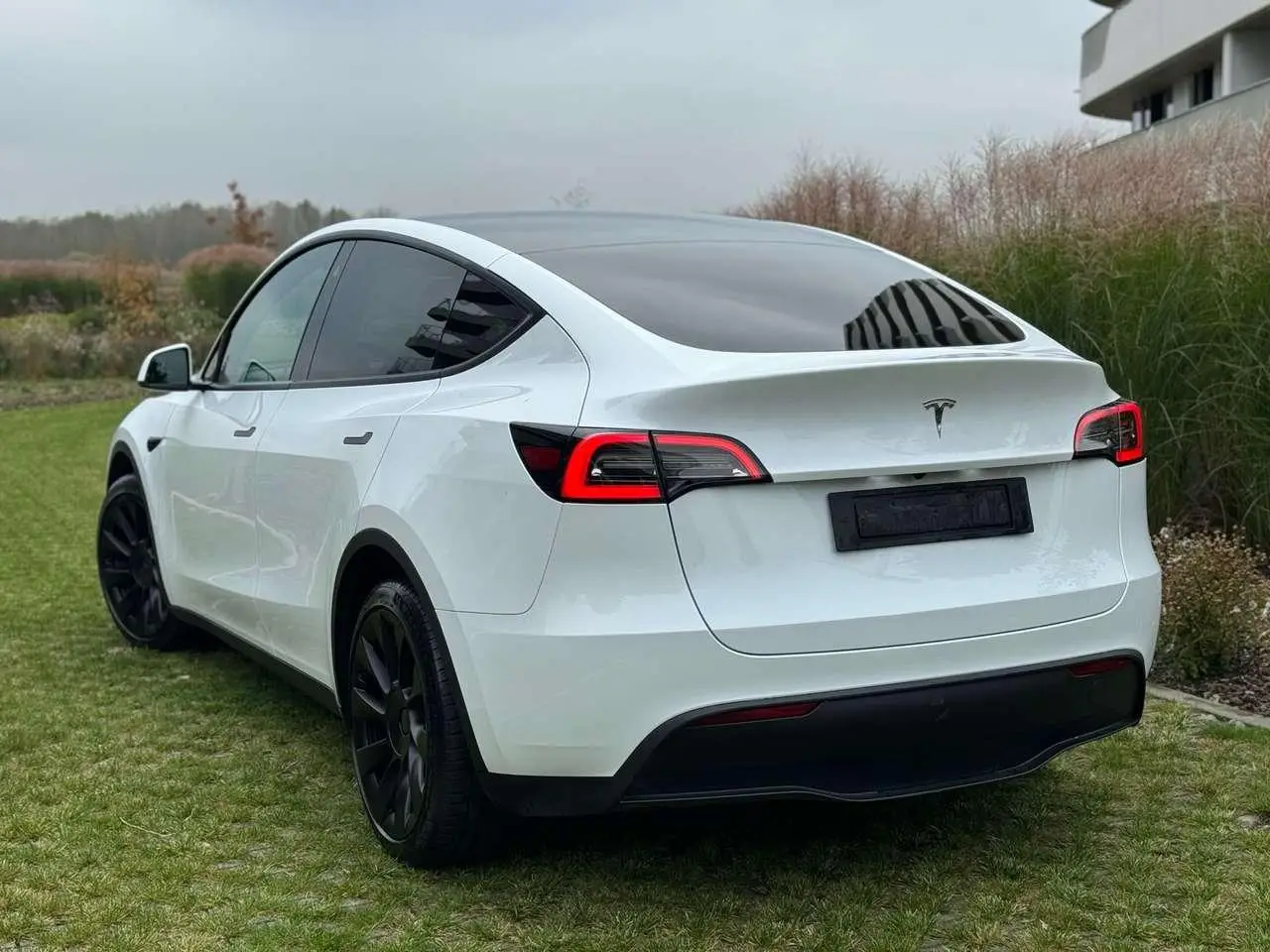 Photo 1 : Tesla Model Y 2023 Électrique