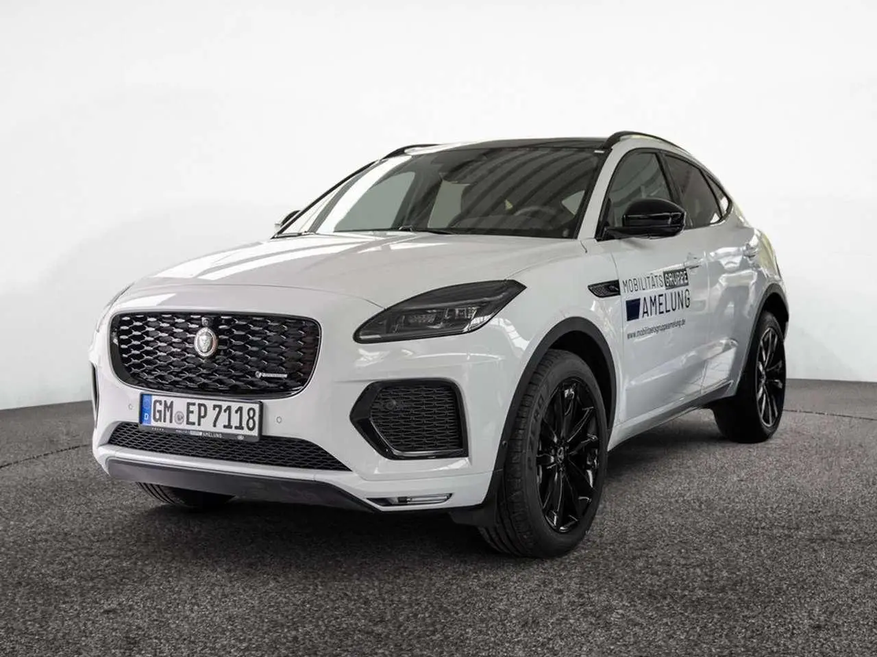 Photo 1 : Jaguar E-pace 2024 Diesel