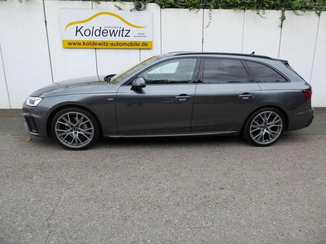 Photo 1 : Audi A4 2023 Petrol