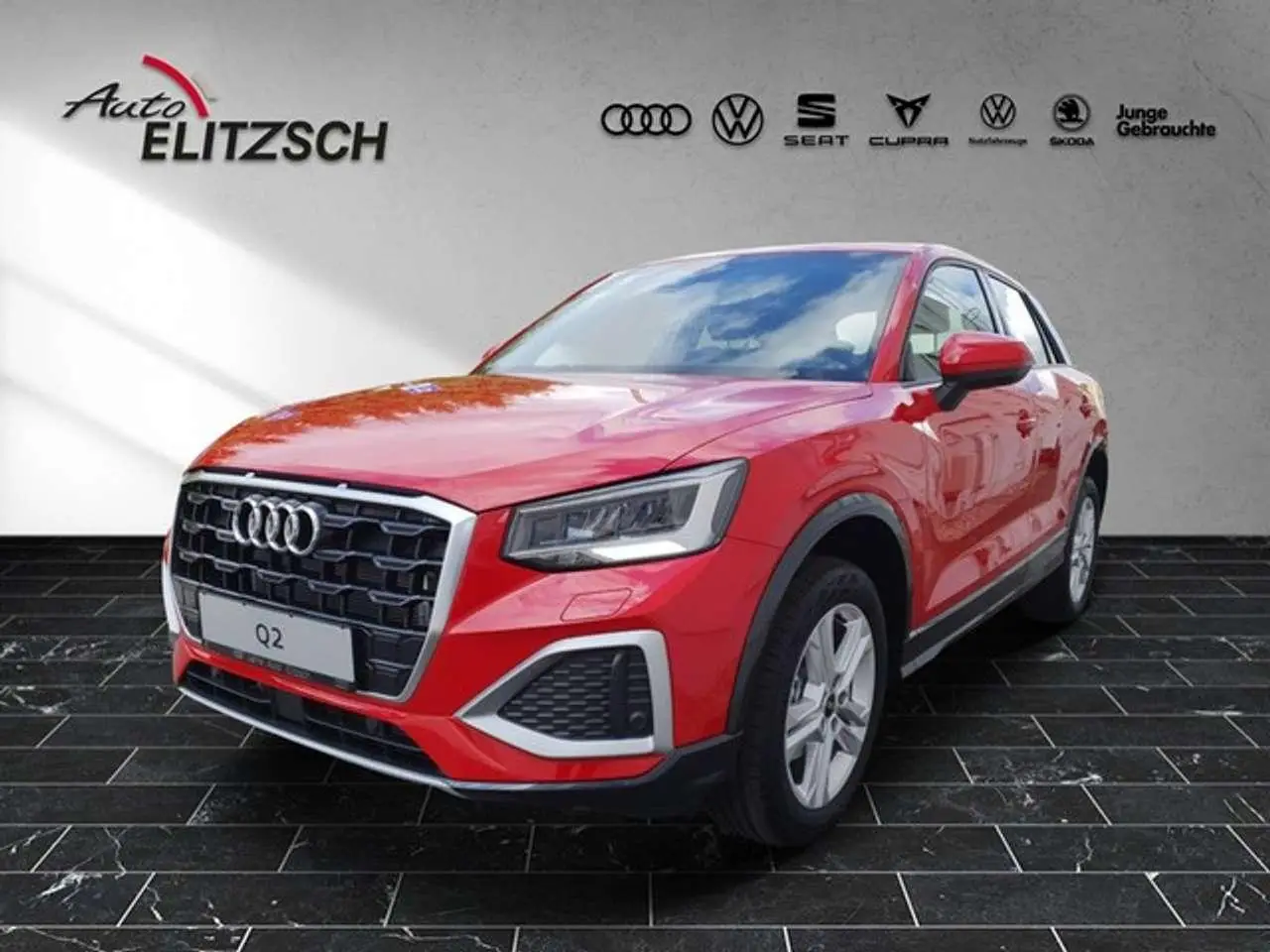 Photo 1 : Audi Q2 2024 Petrol