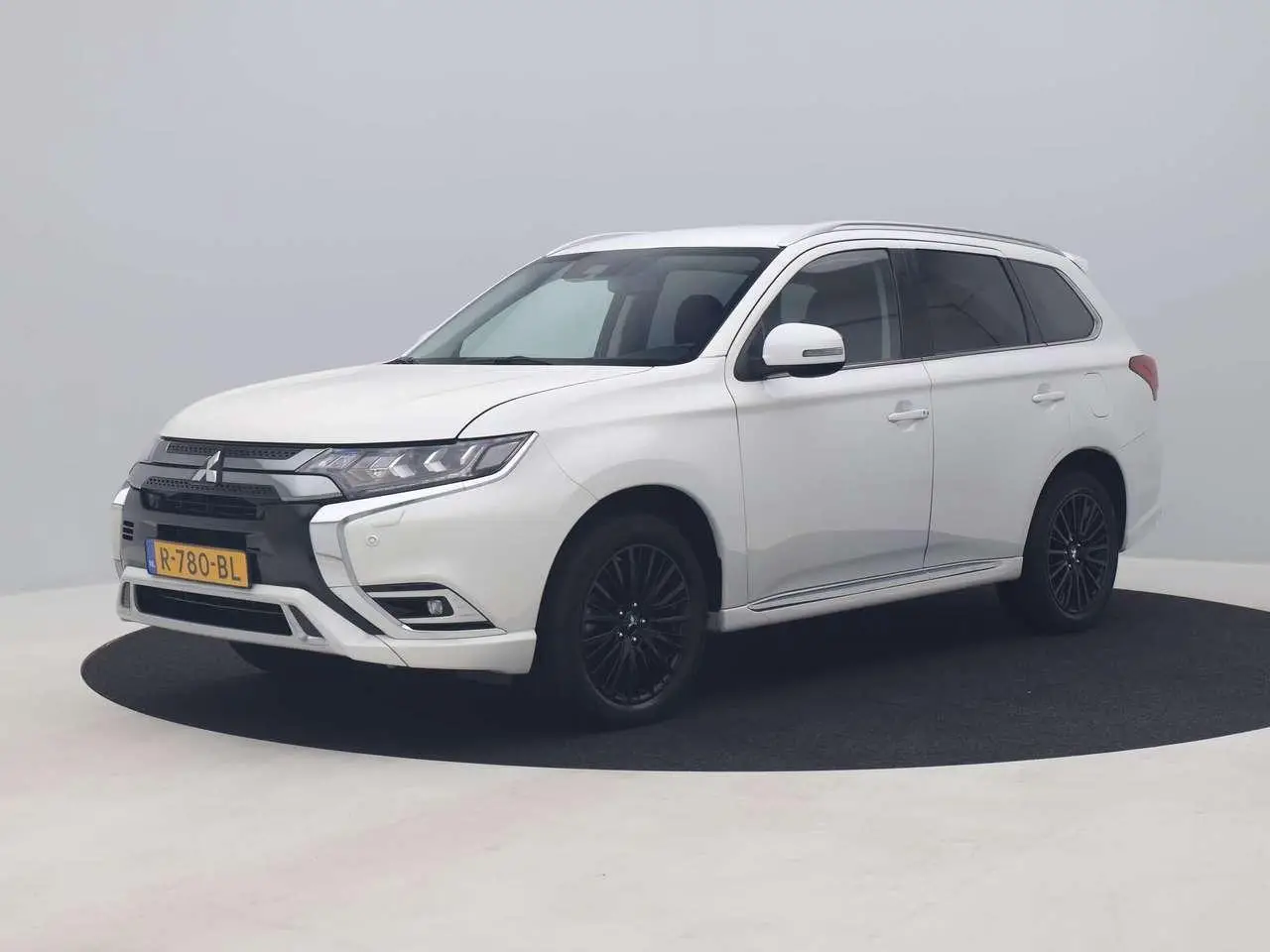 Photo 1 : Mitsubishi Outlander 2019 Hybrid