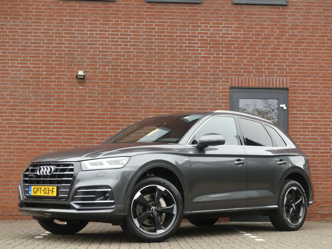 Photo 1 : Audi Q5 2020 Hybrid