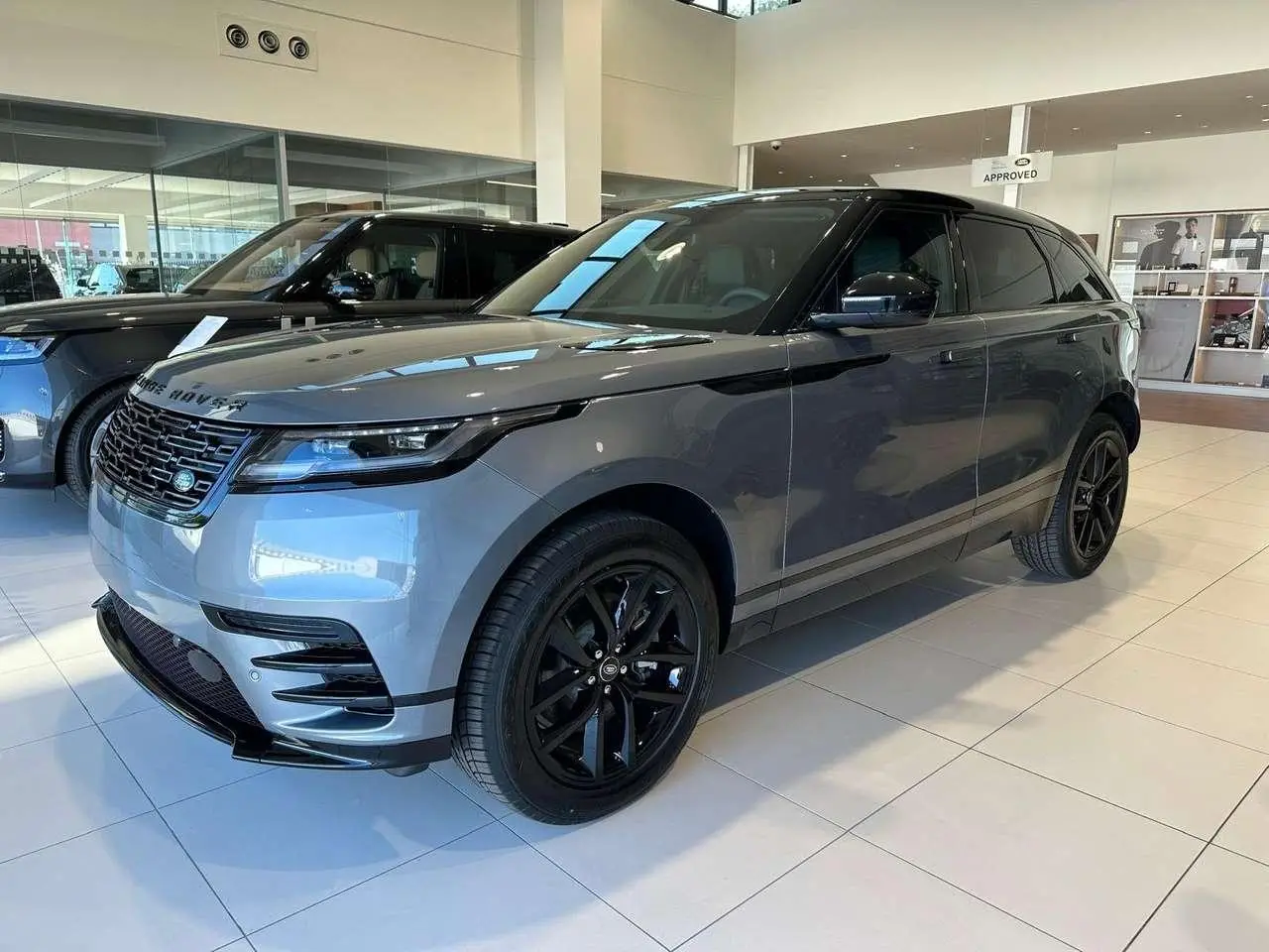 Photo 1 : Land Rover Range Rover Velar 2024 Hybride