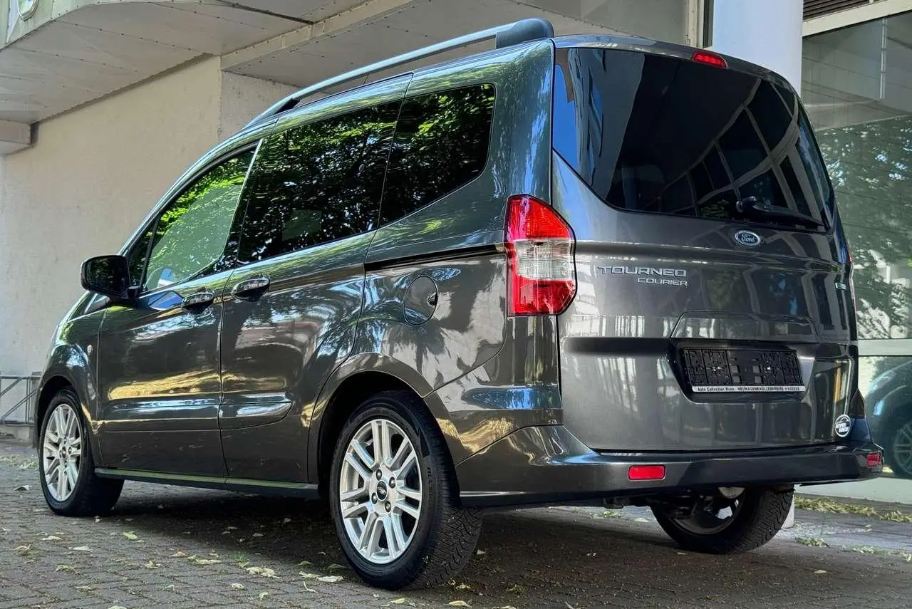 Photo 1 : Ford Tourneo 2017 Essence