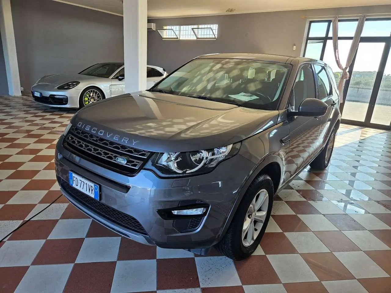 Photo 1 : Land Rover Discovery 2016 Diesel