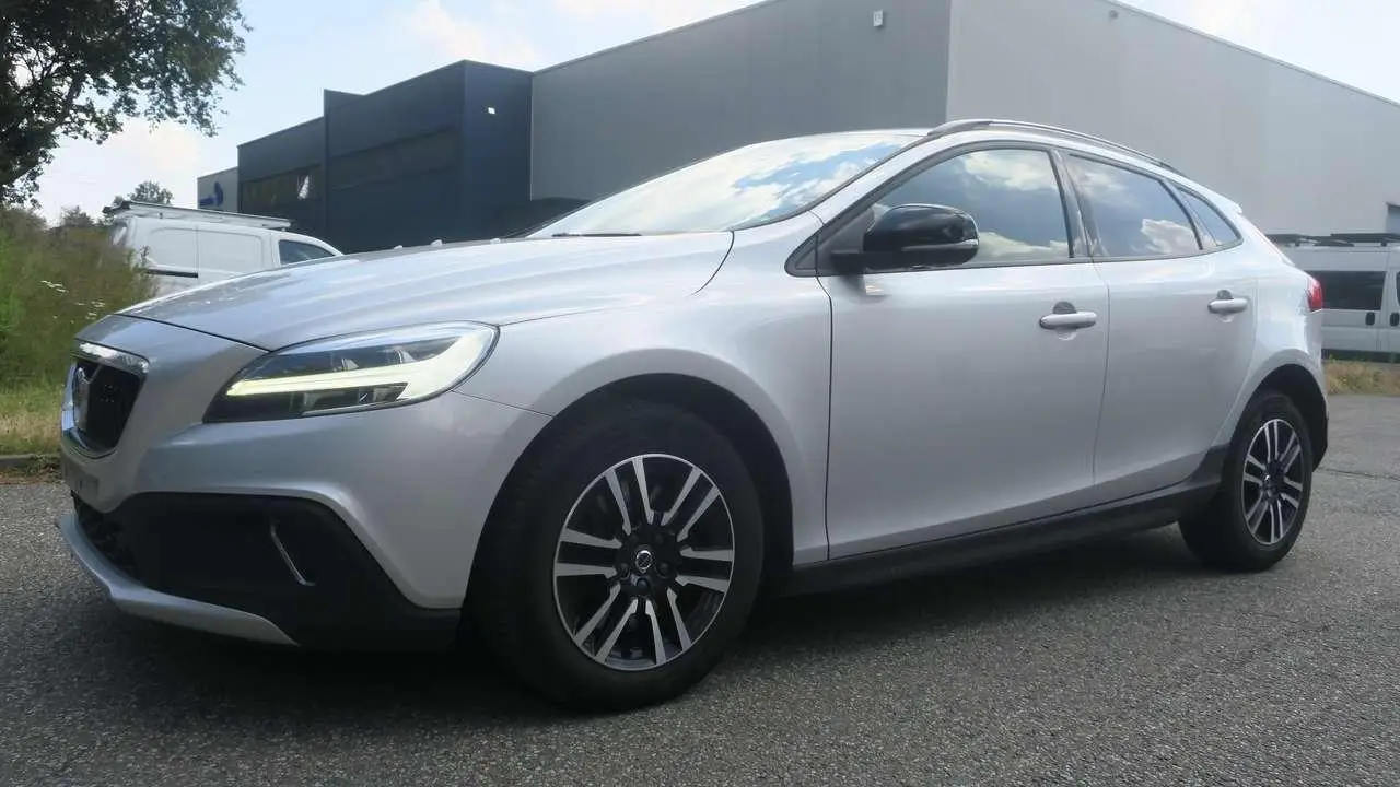 Photo 1 : Volvo V40 2019 Diesel