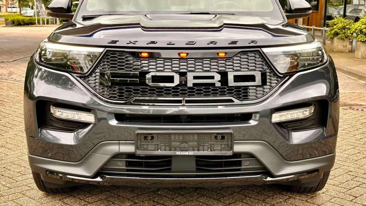 Photo 1 : Ford Explorer 2023 Hybrid