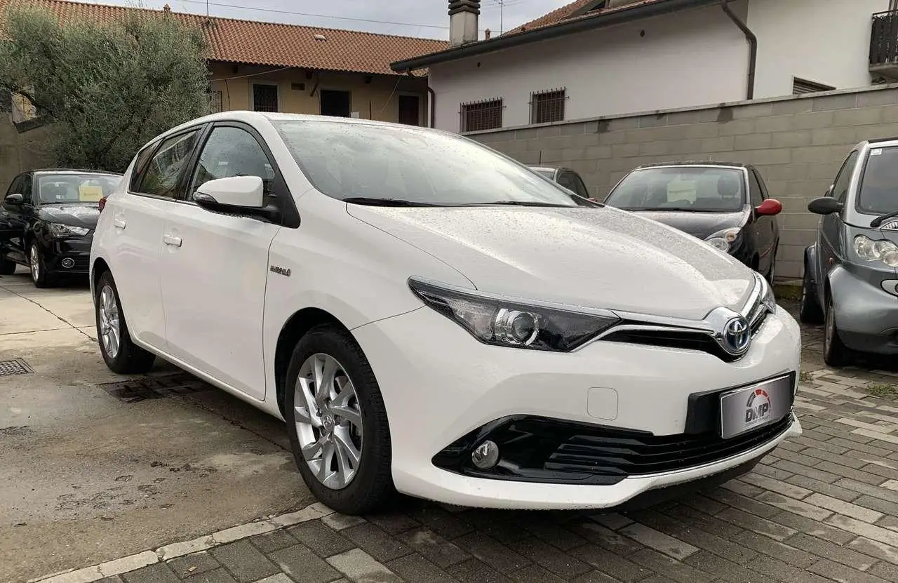 Photo 1 : Toyota Auris 2016 Hybrid