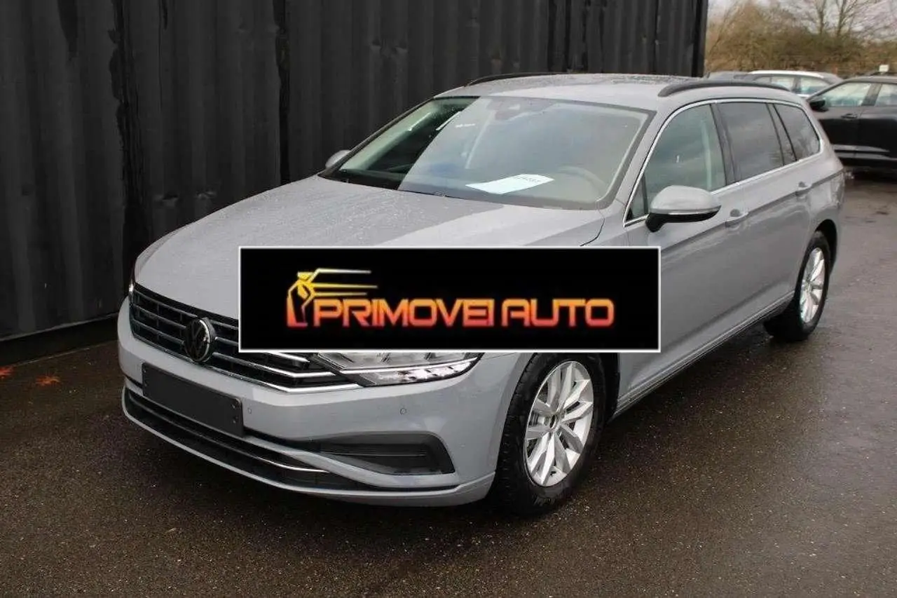 Photo 1 : Volkswagen Passat 2023 Petrol