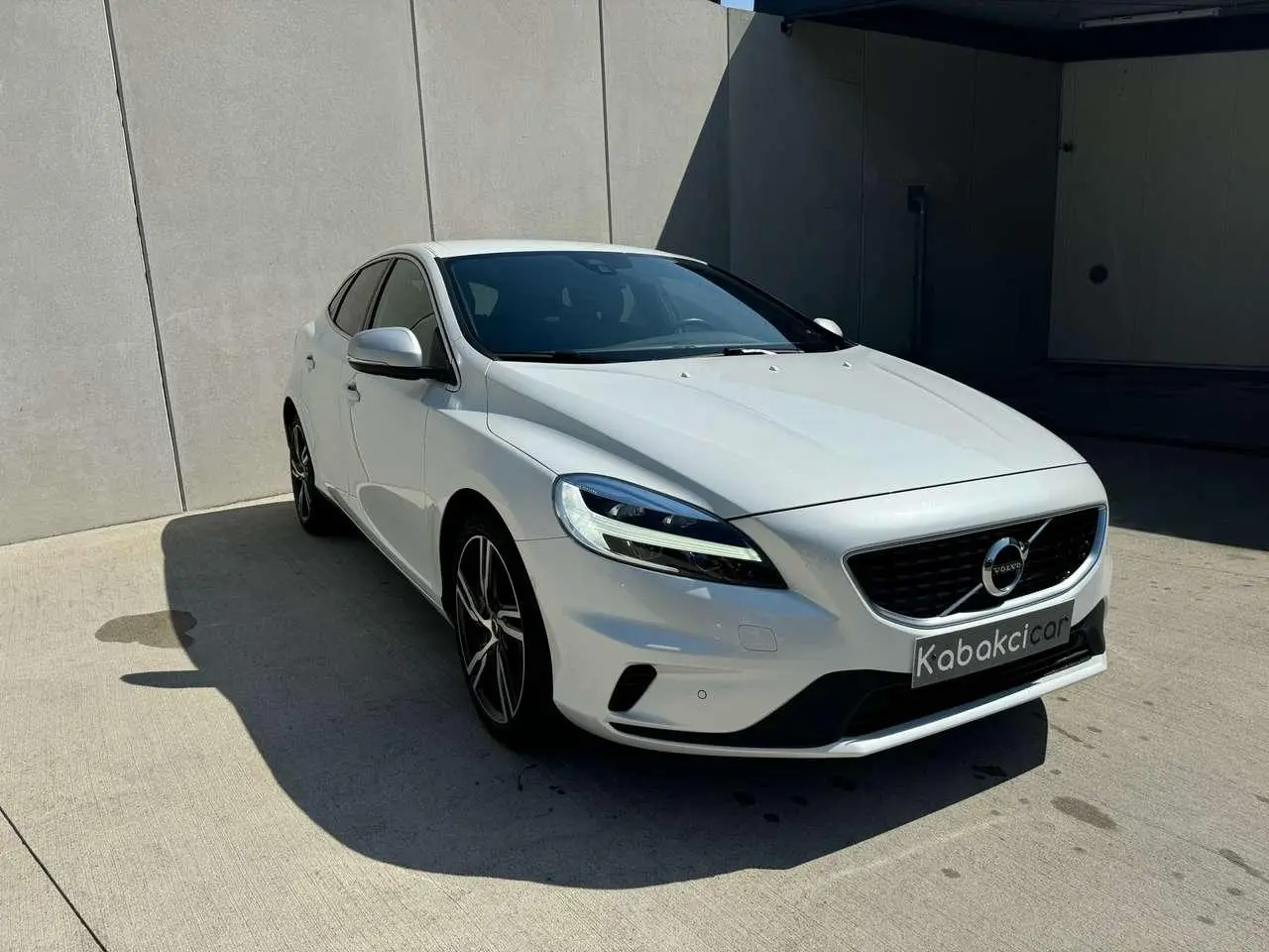 Photo 1 : Volvo V40 2019 Diesel