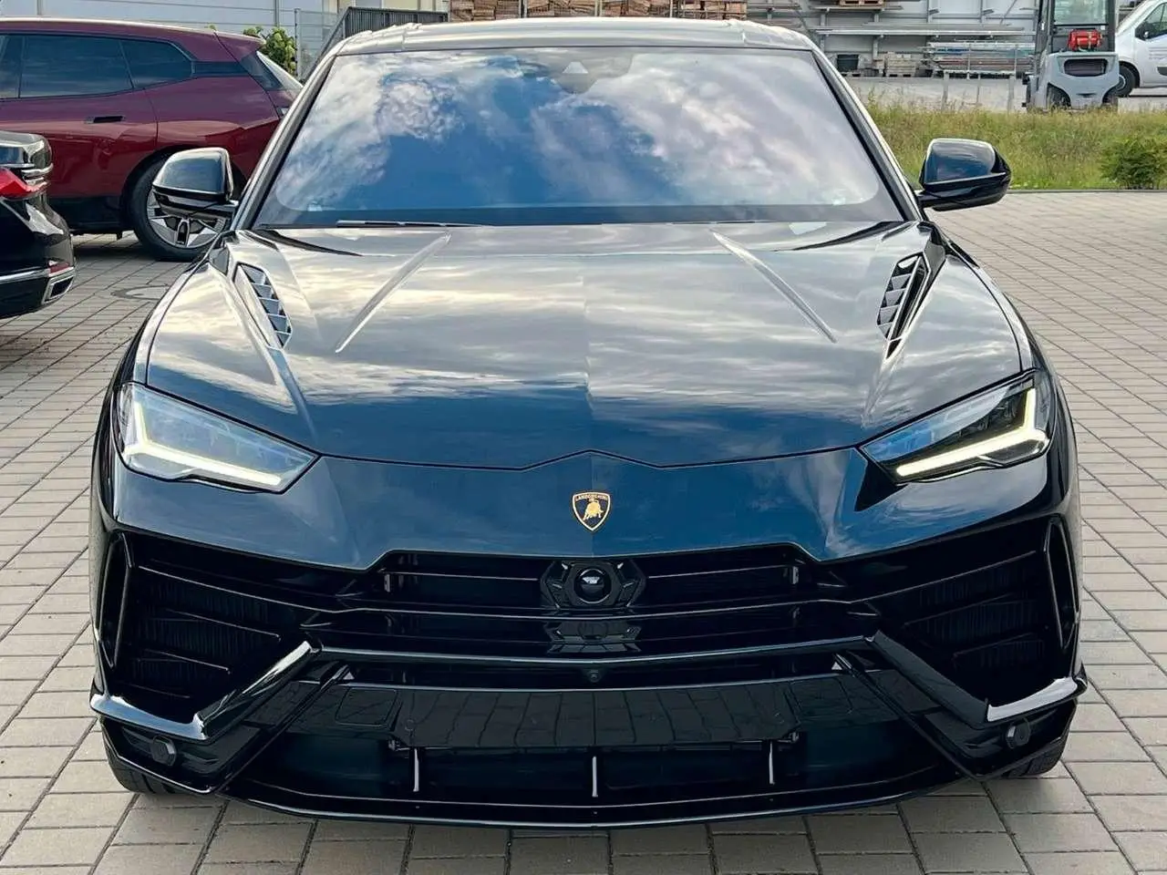 Photo 1 : Lamborghini Urus 2024 Petrol