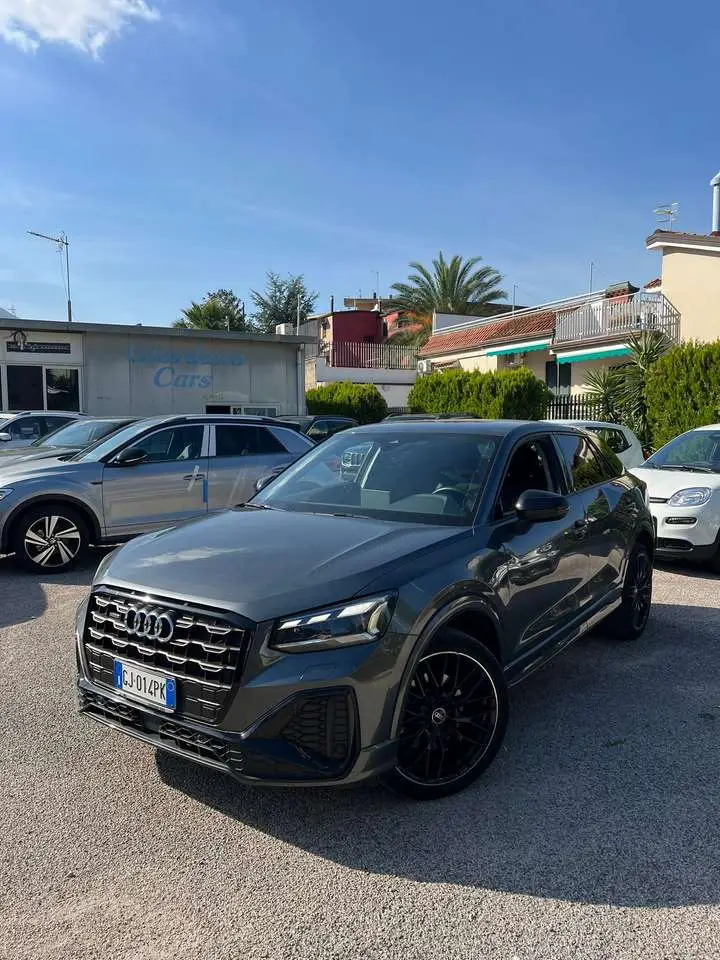 Photo 1 : Audi Q2 2022 Essence