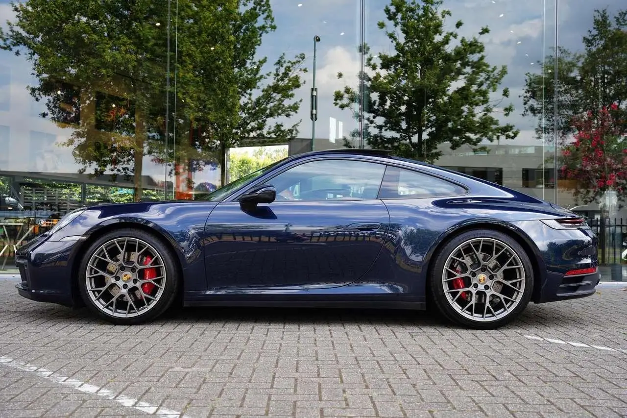 Photo 1 : Porsche 992 2019 Petrol