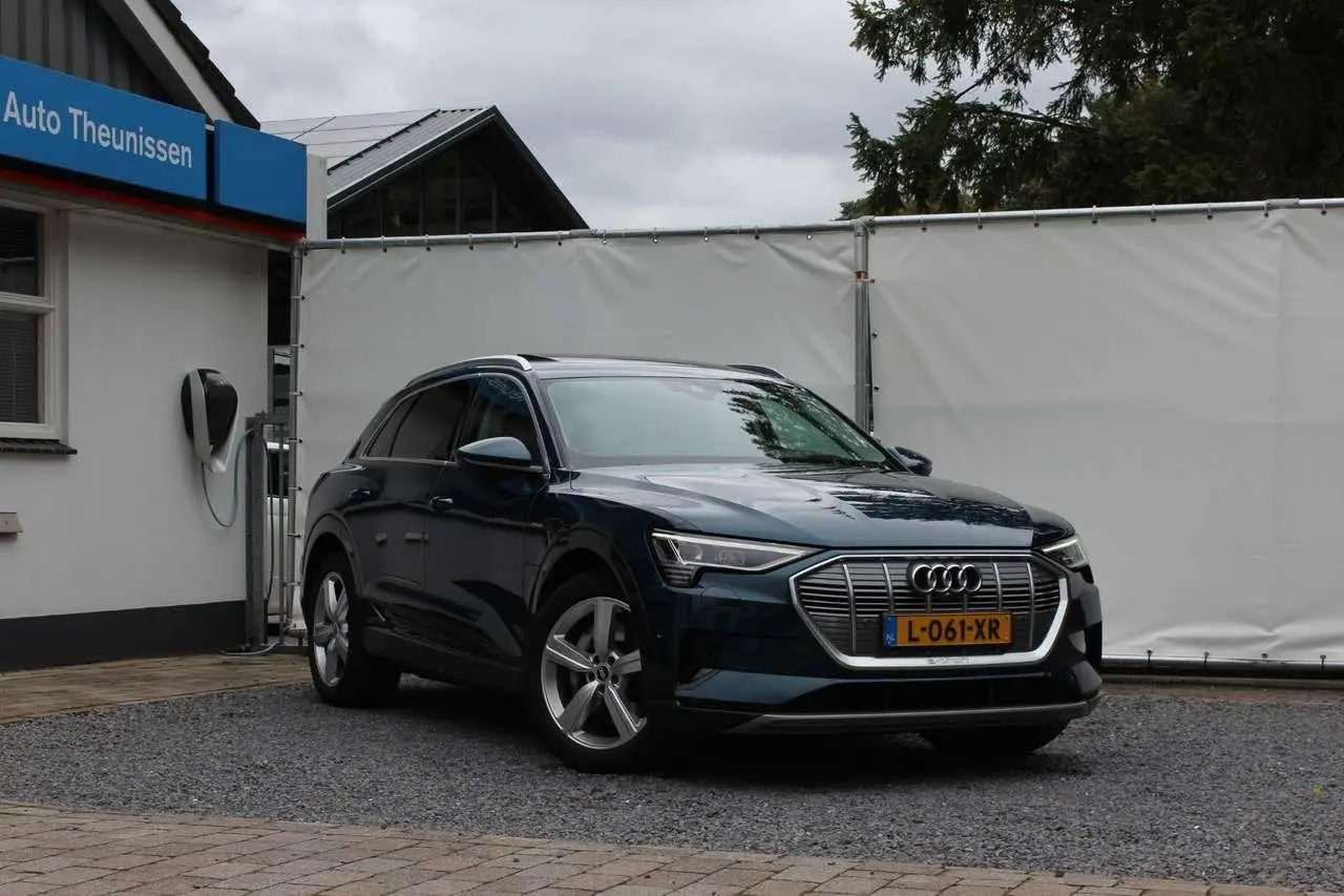 Photo 1 : Audi E-tron 2021 Electric