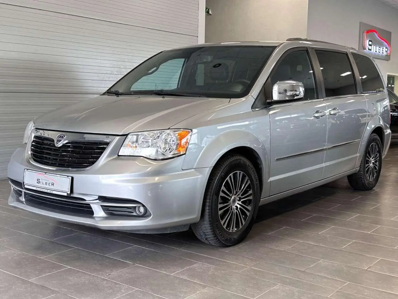 Photo 1 : Lancia Voyager 2015 Diesel