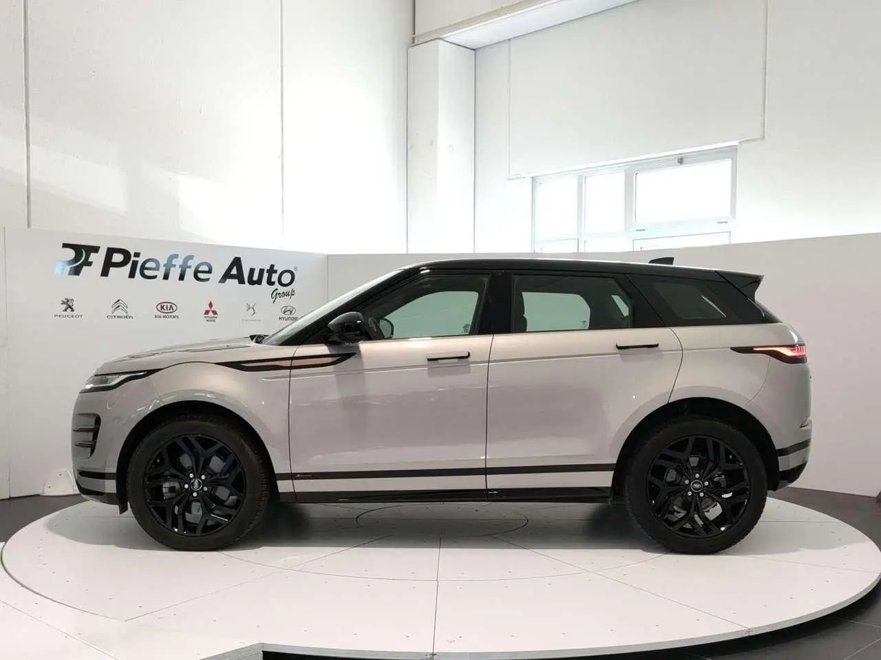 Photo 1 : Land Rover Range Rover Evoque 2019 Diesel