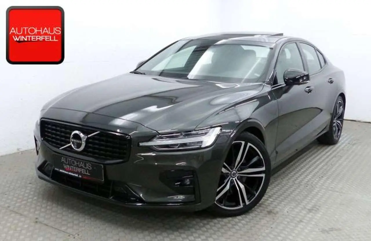 Photo 1 : Volvo S60 2022 Essence