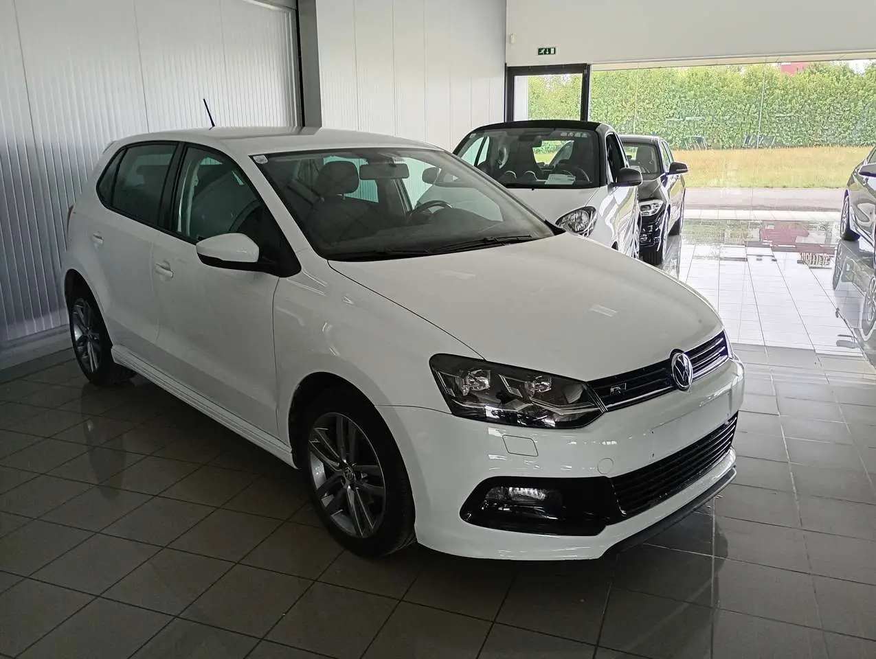 Photo 1 : Volkswagen Polo 2015 Petrol