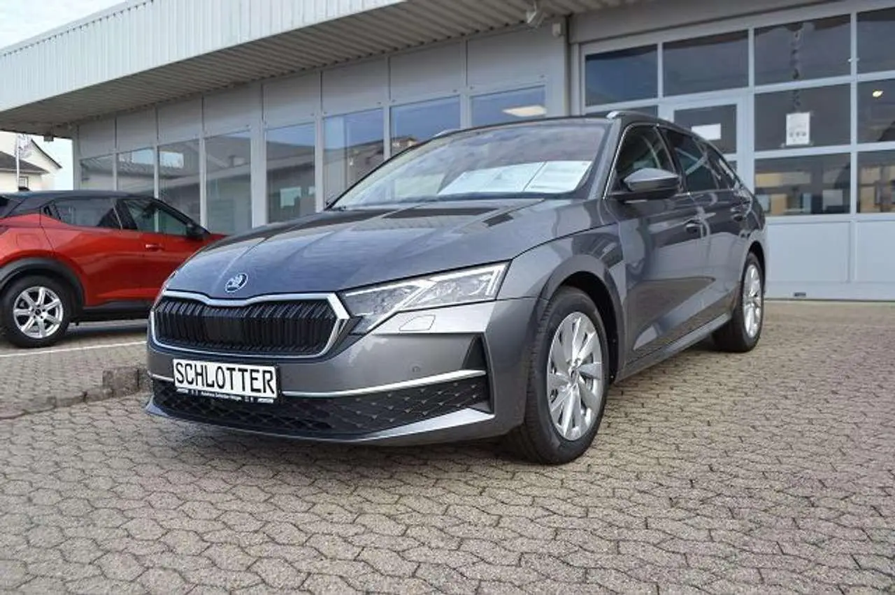 Photo 1 : Skoda Octavia 2024 Petrol