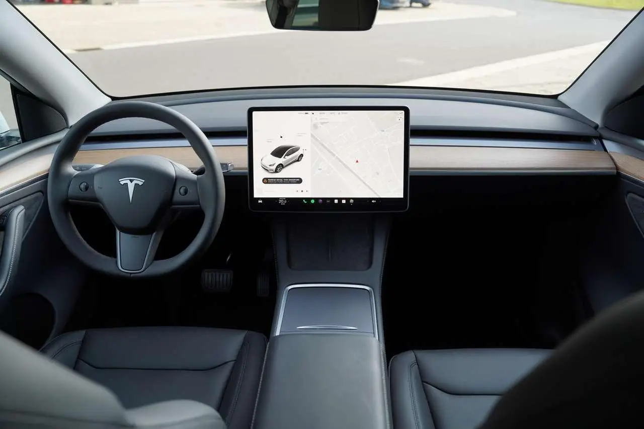 Photo 1 : Tesla Model Y 2023 Electric