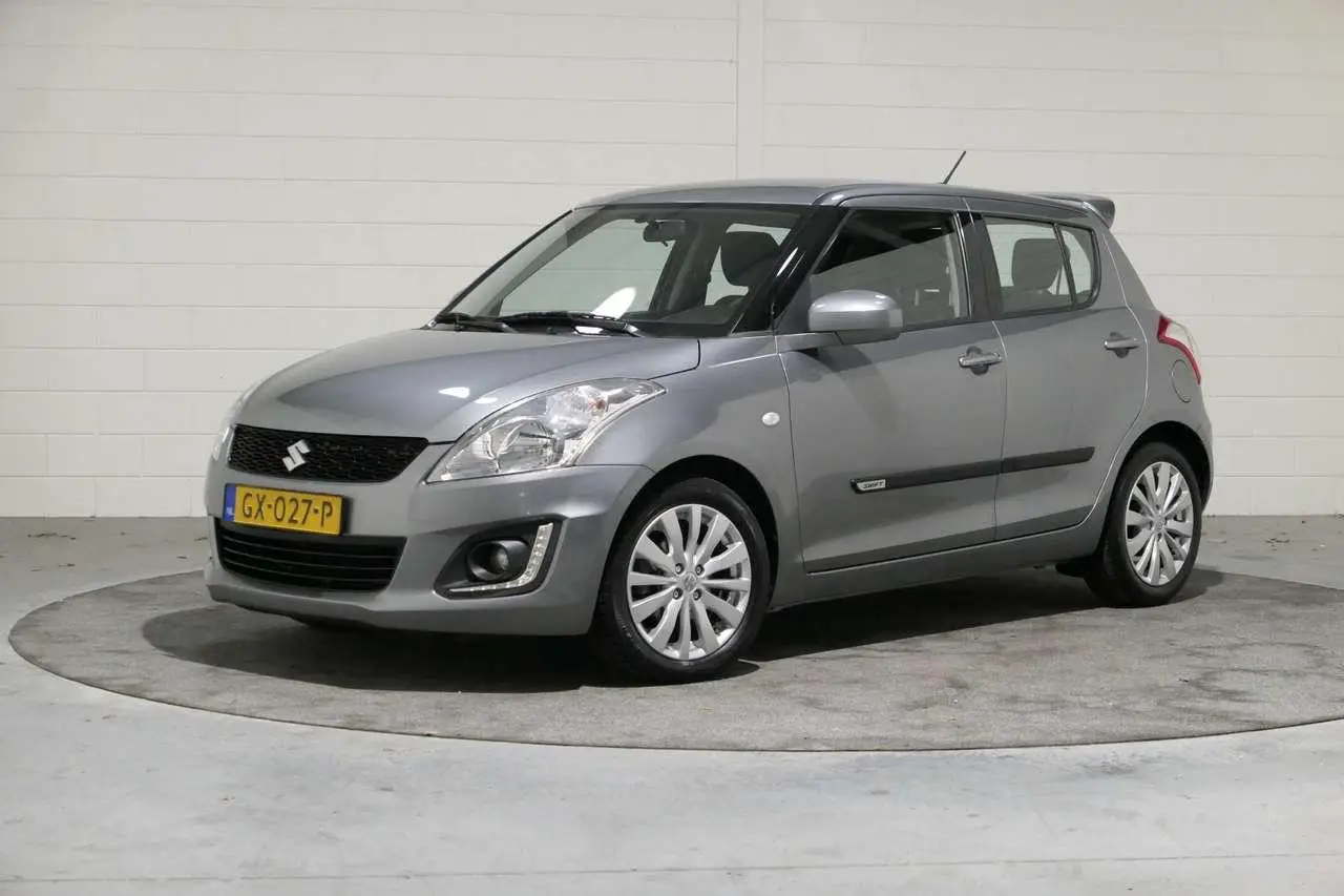 Photo 1 : Suzuki Swift 2015 Petrol