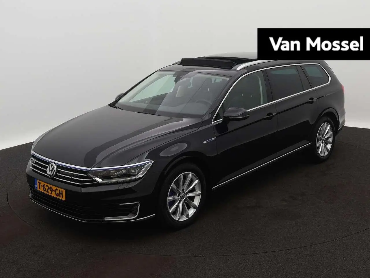 Photo 1 : Volkswagen Passat 2018 Hybride