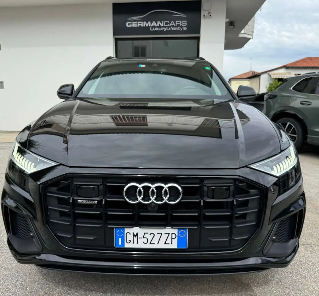 Photo 1 : Audi Q8 2023 Hybride