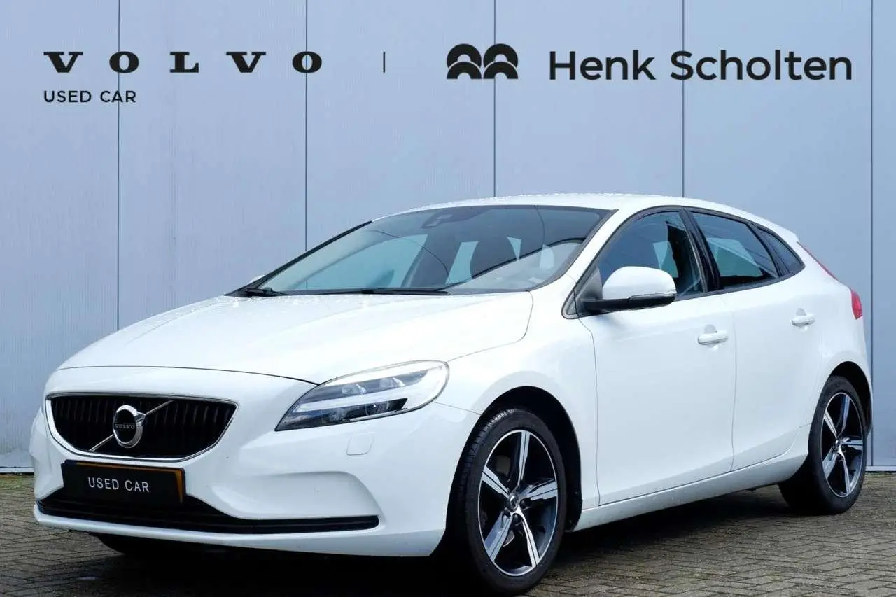 Photo 1 : Volvo V40 2017 Petrol