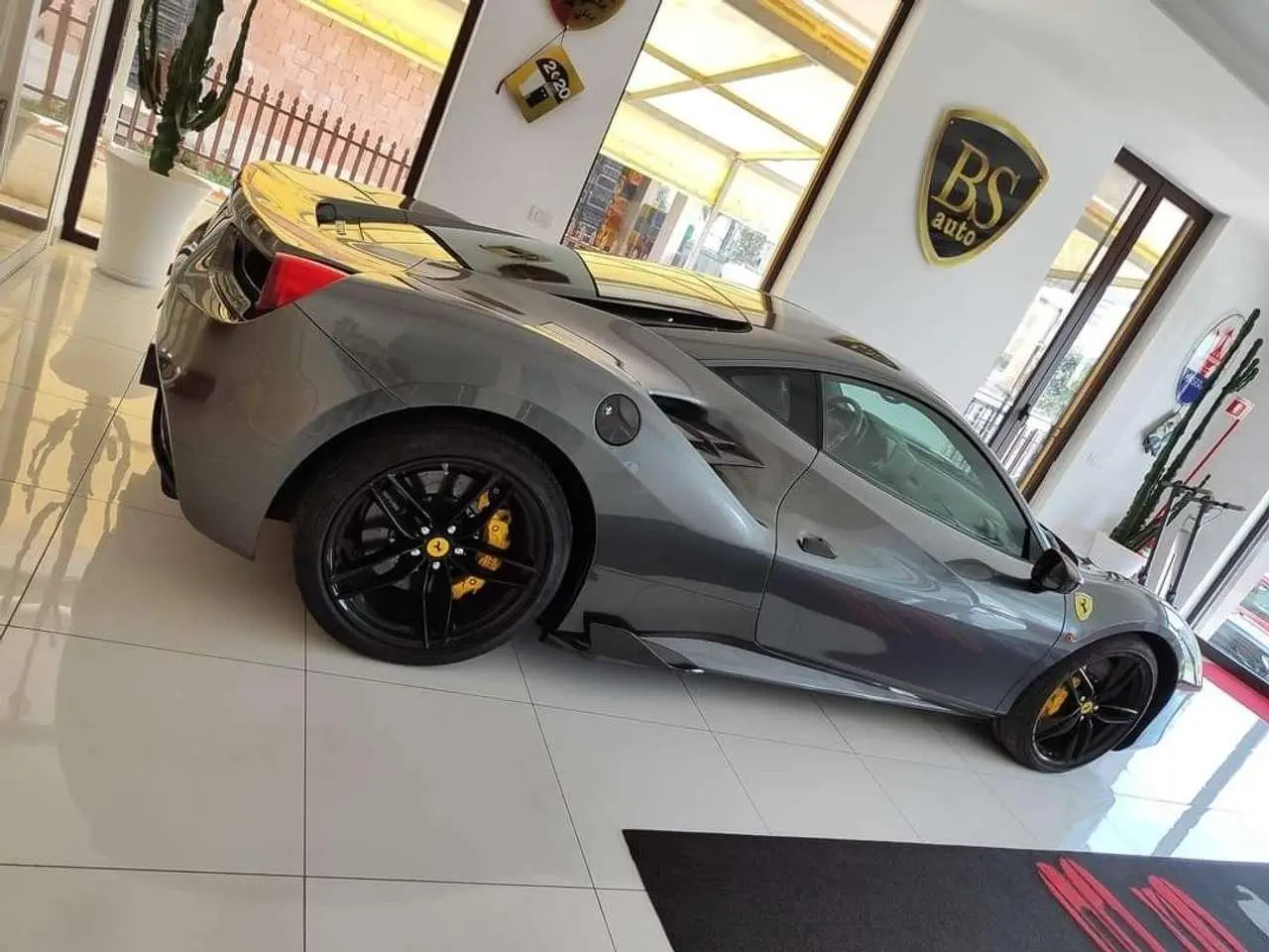 Photo 1 : Ferrari 488 2017 Essence