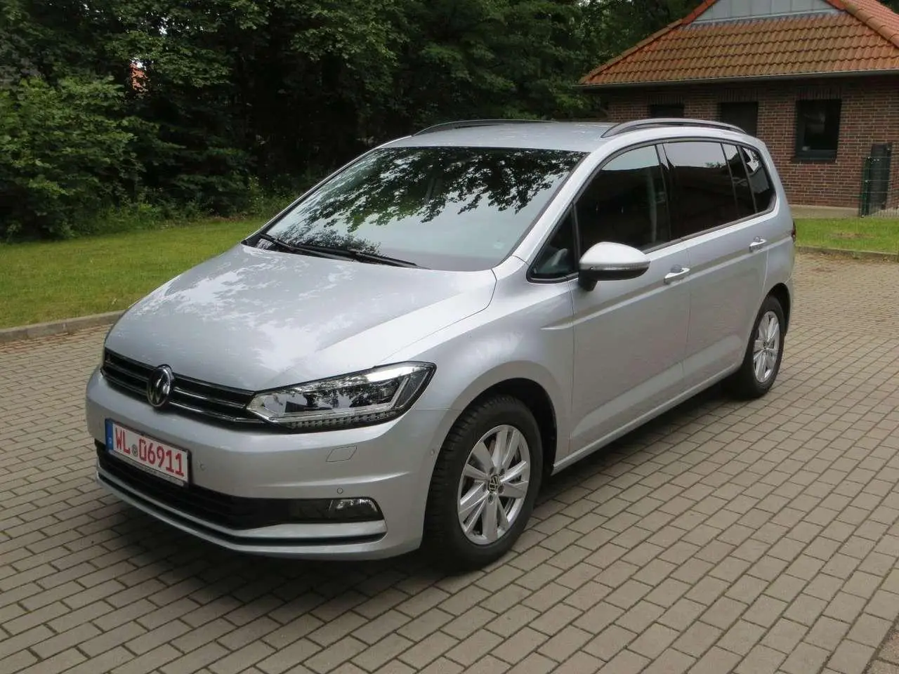 Photo 1 : Volkswagen Touran 2023 Petrol