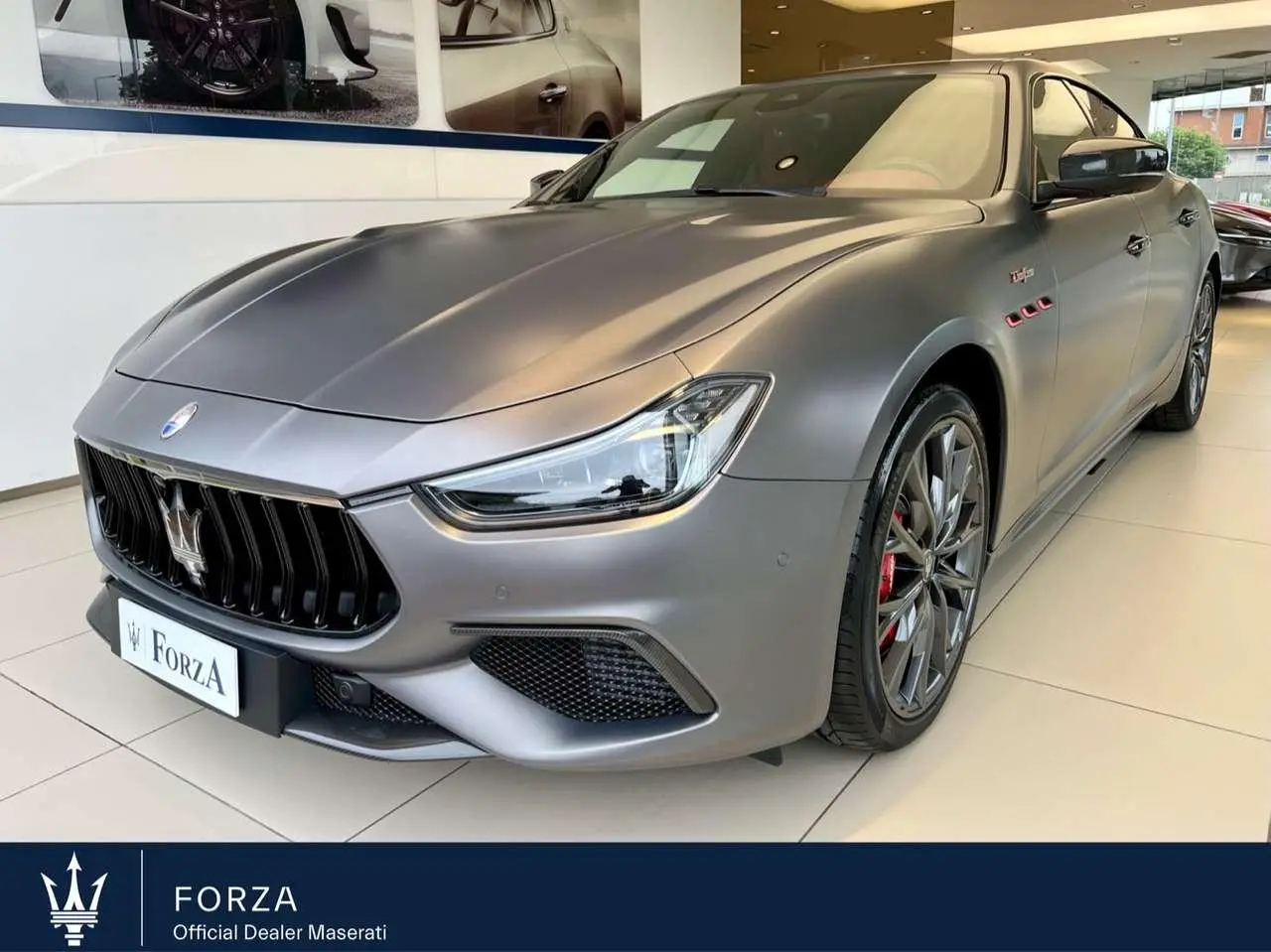 Photo 1 : Maserati Ghibli 2024 Petrol