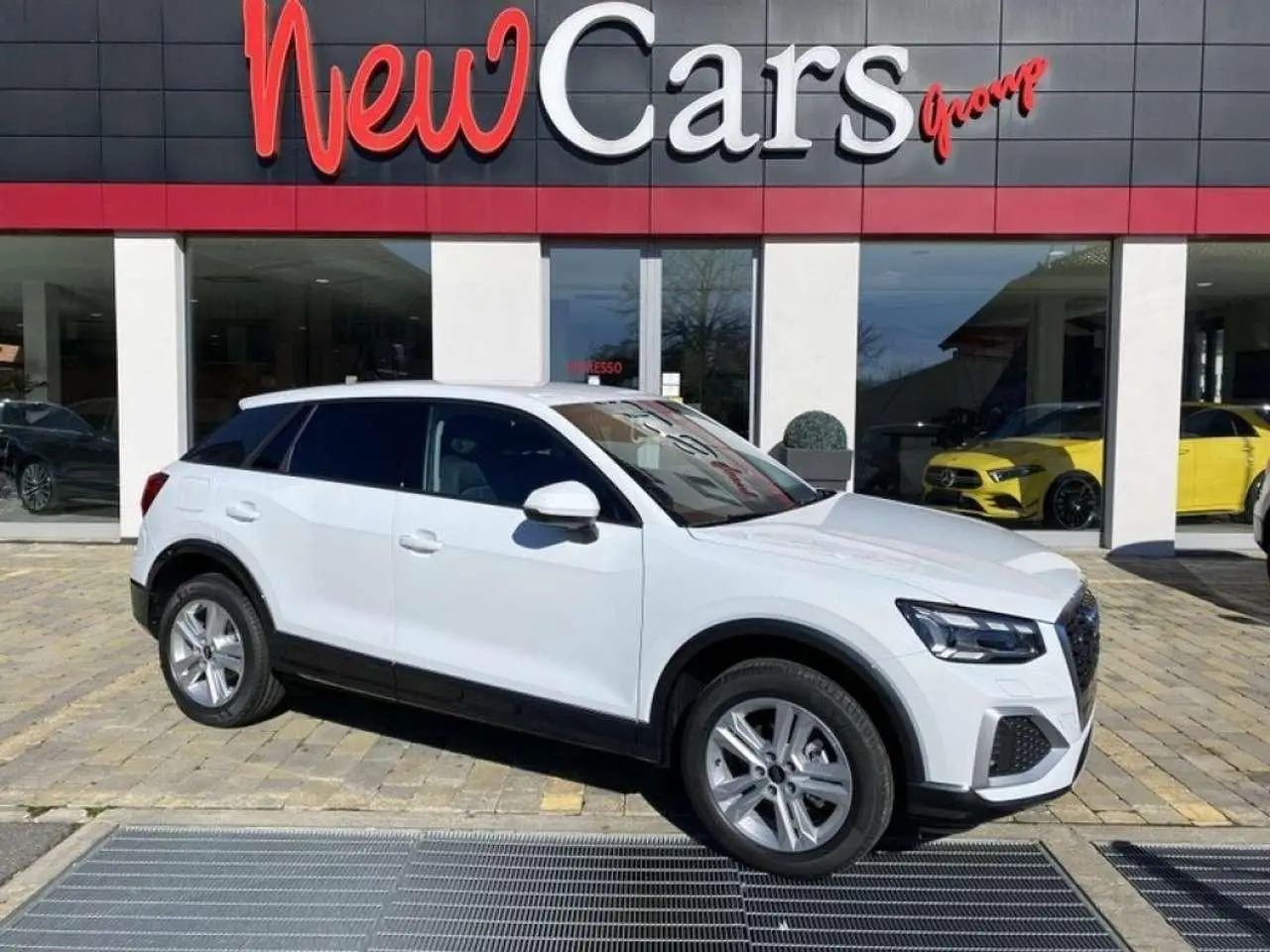 Photo 1 : Audi Q2 2024 Petrol