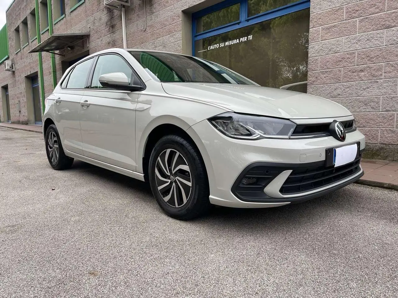 Photo 1 : Volkswagen Polo 2023 Petrol