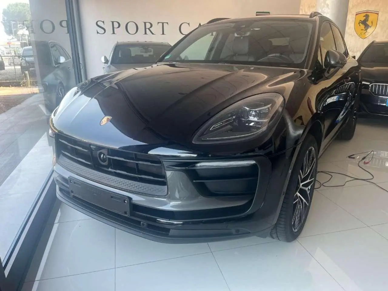 Photo 1 : Porsche Macan 2024 Essence