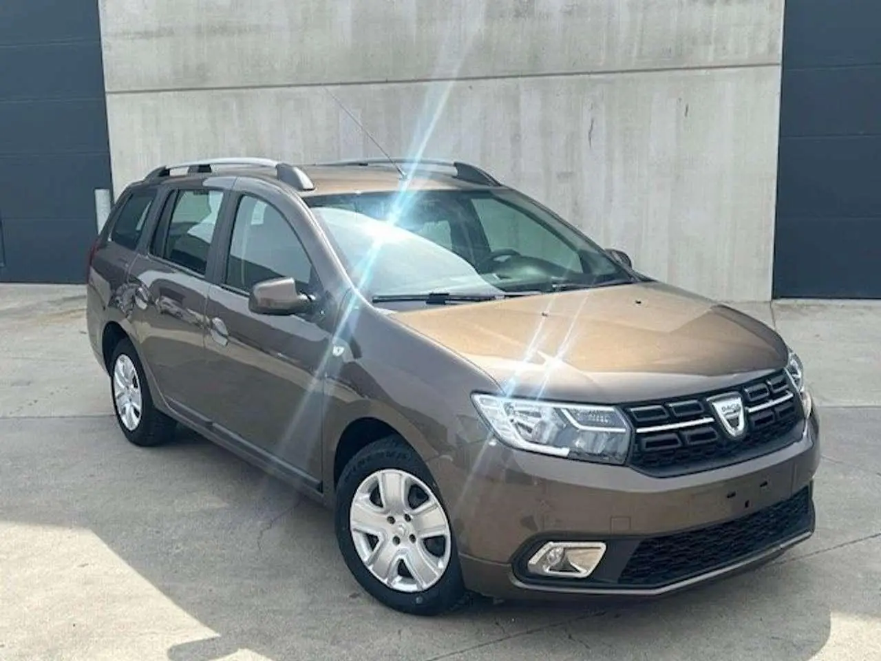 Photo 1 : Dacia Logan 2017 Essence